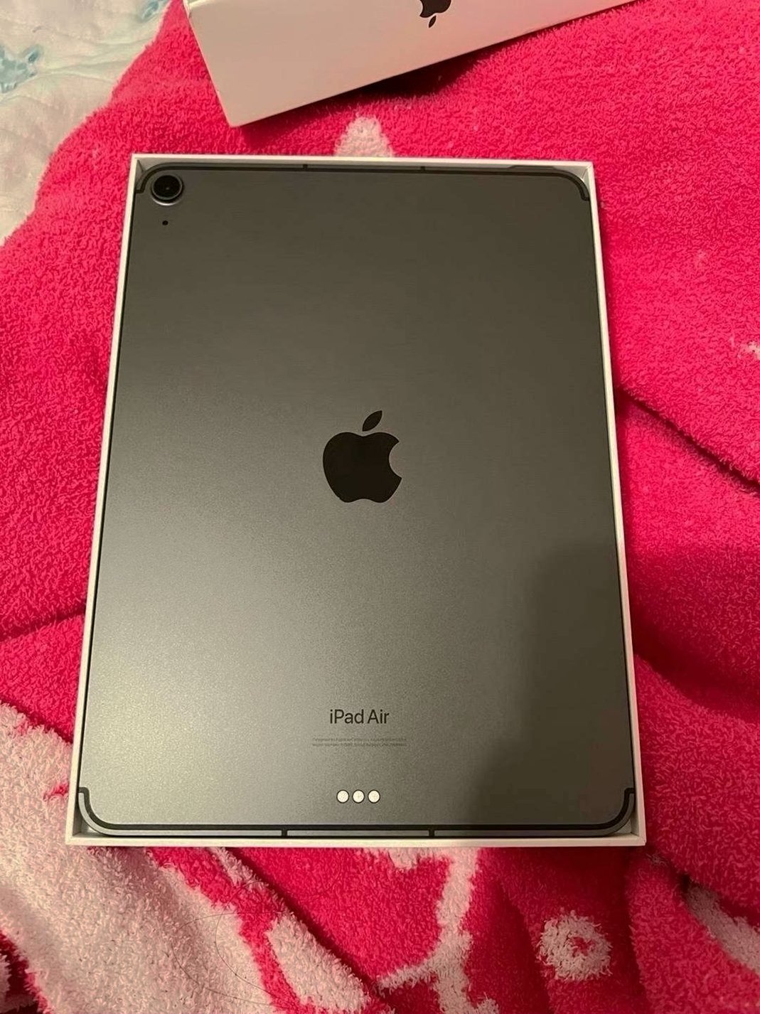 Apple iPad Air 5th Generation 256GB Space Gray Unlocked - Used image 3