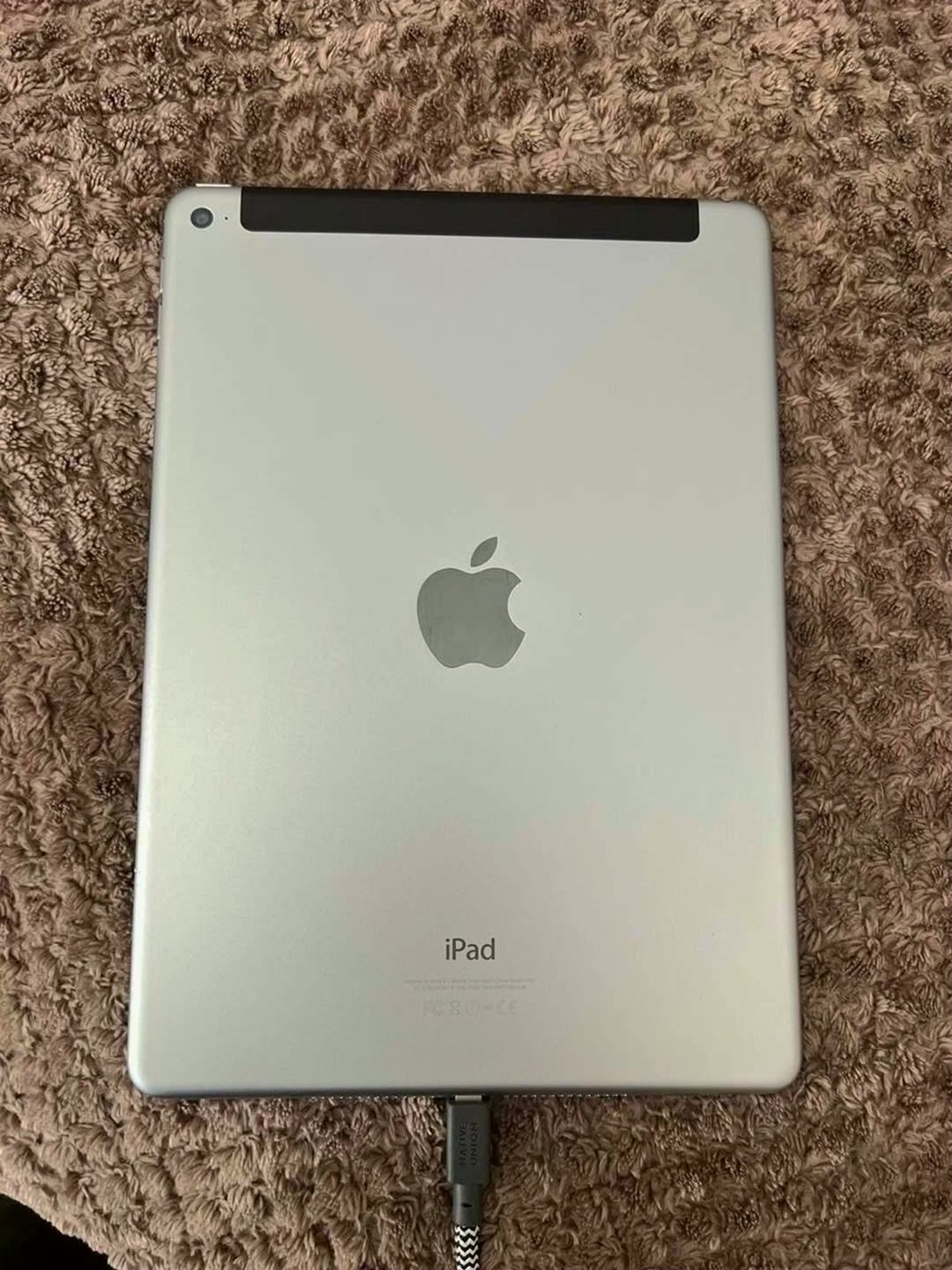 Apple iPad Air 2 3Z32 32GB Silver Unlocked - Used