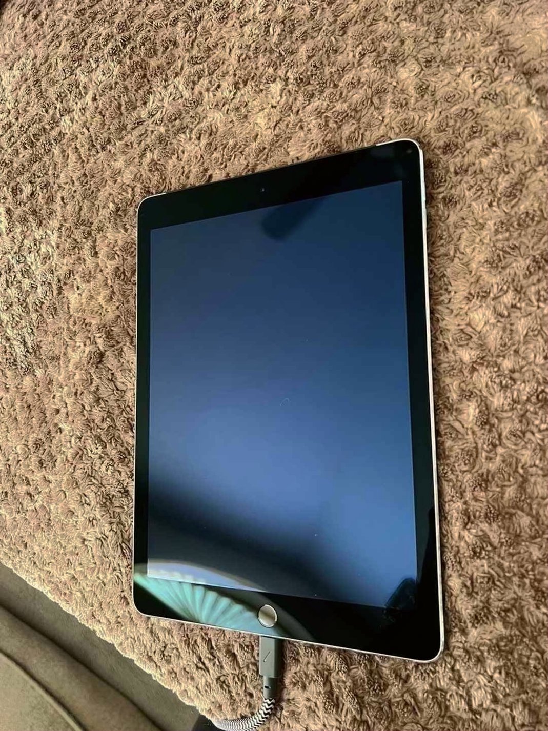 Apple iPad Air 2 3Z32 32GB Silver Unlocked - Used image 3
