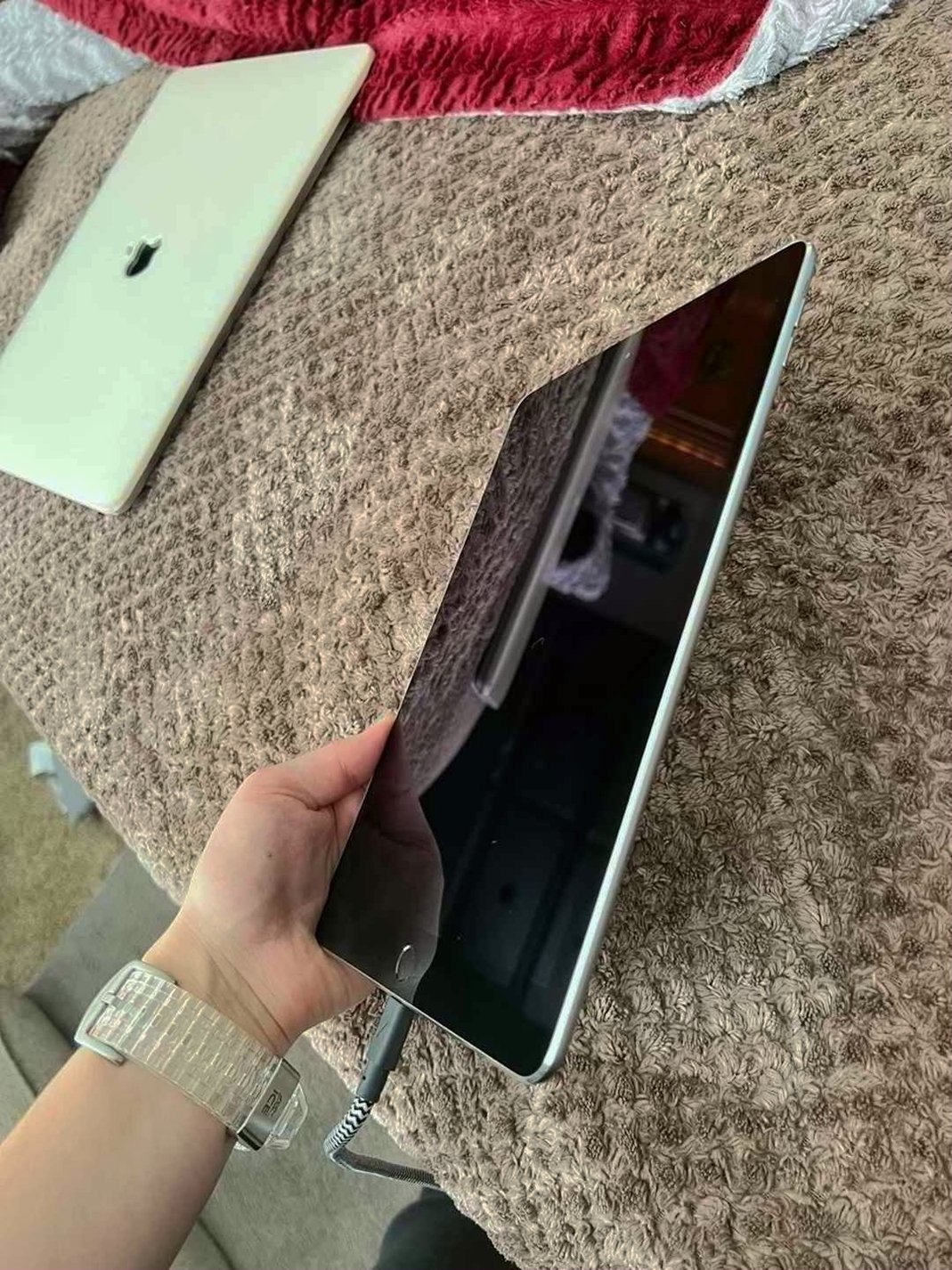 Apple iPad Air 2 3Z32 32GB Silver Unlocked - Used image 4