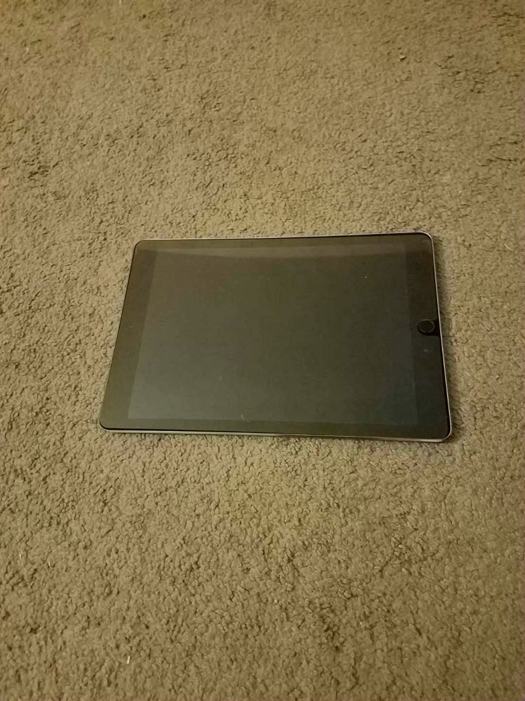 Apple iPad Air 2nd Generation 2L53 WiFi Unlocked - Used