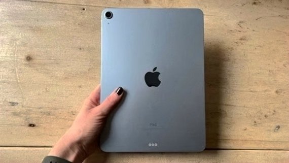 Apple iPad Air 4 64GB Sky Blue Unlocked - Used