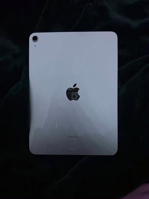 Apple iPad Air 5th Generation 64GB Starlight Unlocked - Used image 2