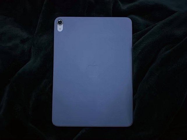 Apple iPad Air 5th Generation 64GB Starlight Unlocked - Used image 3
