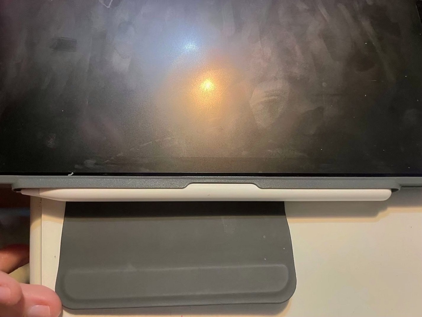 Apple iPad Air 10.9 64GB Unlocked - Used image 2