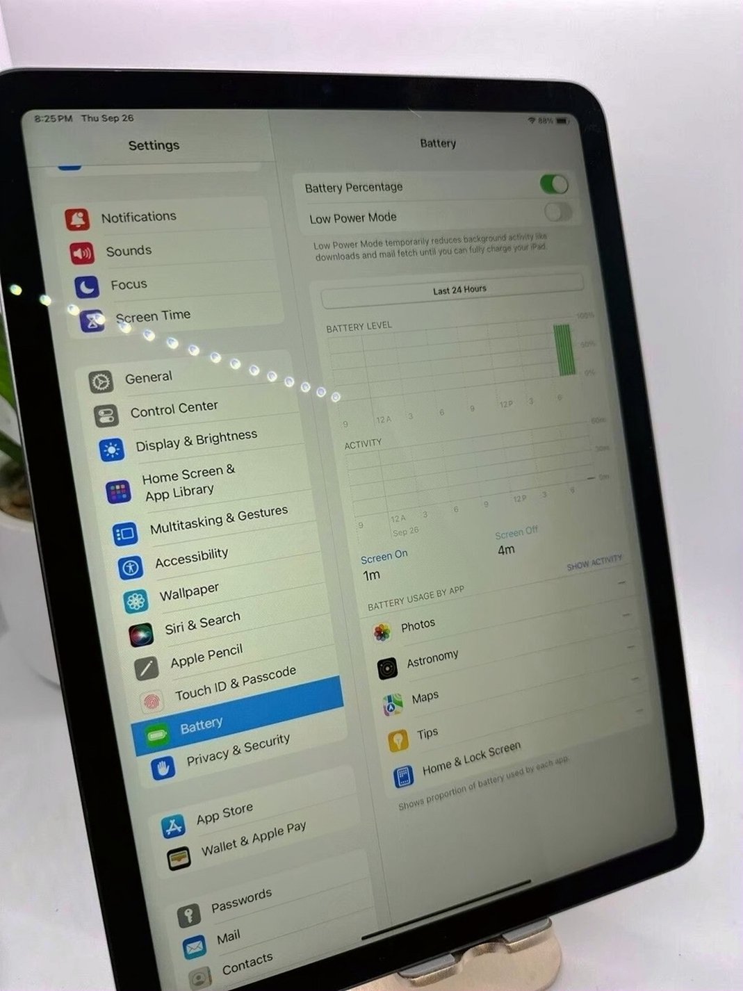 Apple iPad Air 5th Generation 64GB Space Gray Unlocked - Used image 3
