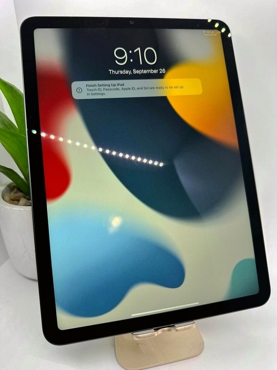 Apple iPad Air 5th Generation 64GB Space Gray Unlocked - Used image 5