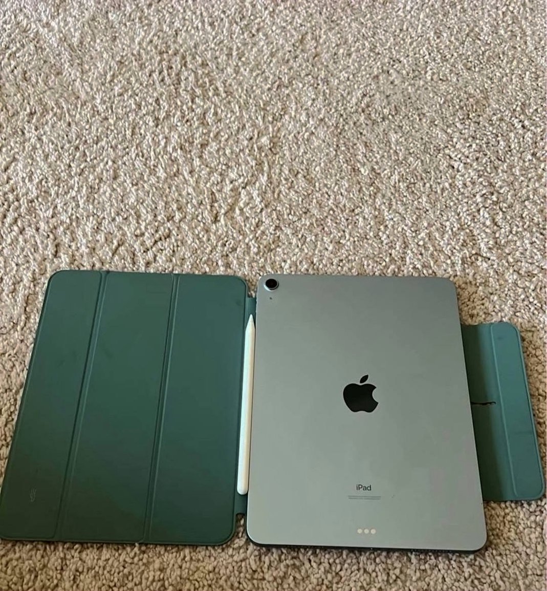 Apple iPad Air 4th Generation 256GB Sky Blue Unlocked - Used image 2