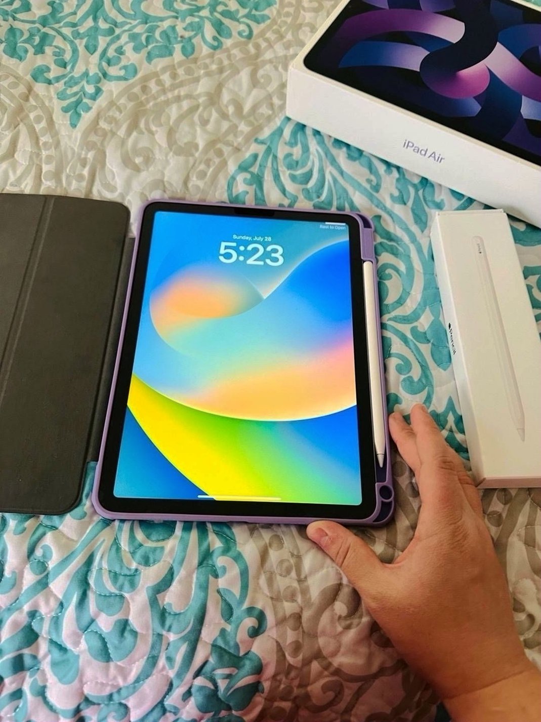 Apple iPad Air 5th Generation 64GB Space Gray Unlocked - Used image 3