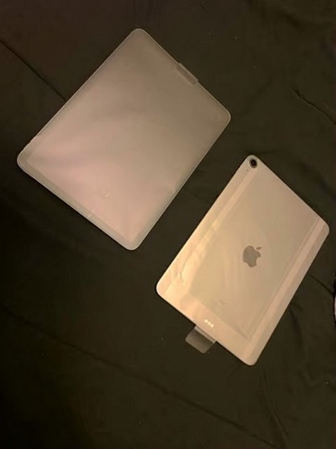 Apple iPad Air 10.9-inch 64GB Space Gray Unlocked - Used image 3