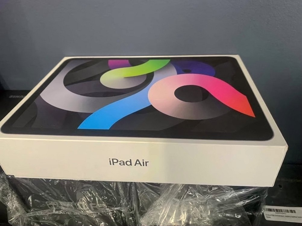 Apple iPad Air 4 64GB Unlocked - Used image 2