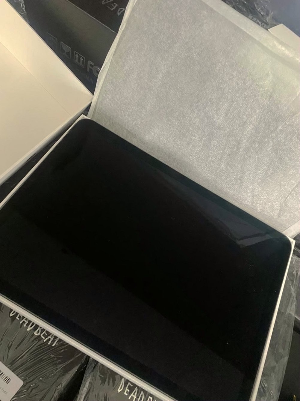 Apple iPad Air 4 64GB Unlocked - Used image 4