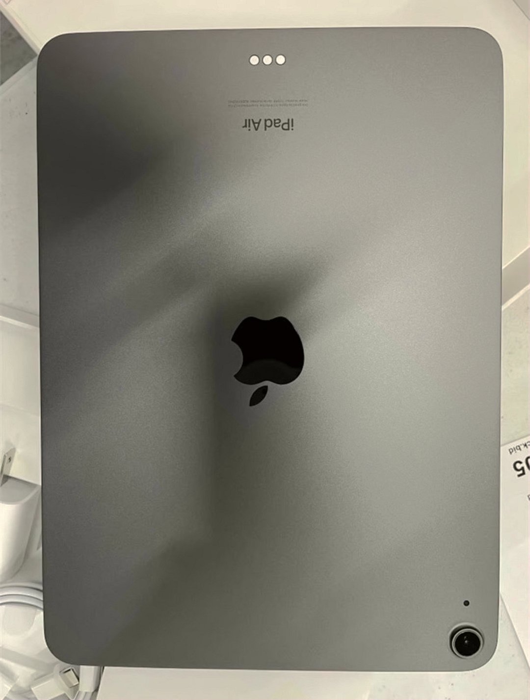 Apple iPad Air 5th Generation 64GB Space Gray Unlocked - Used image 3