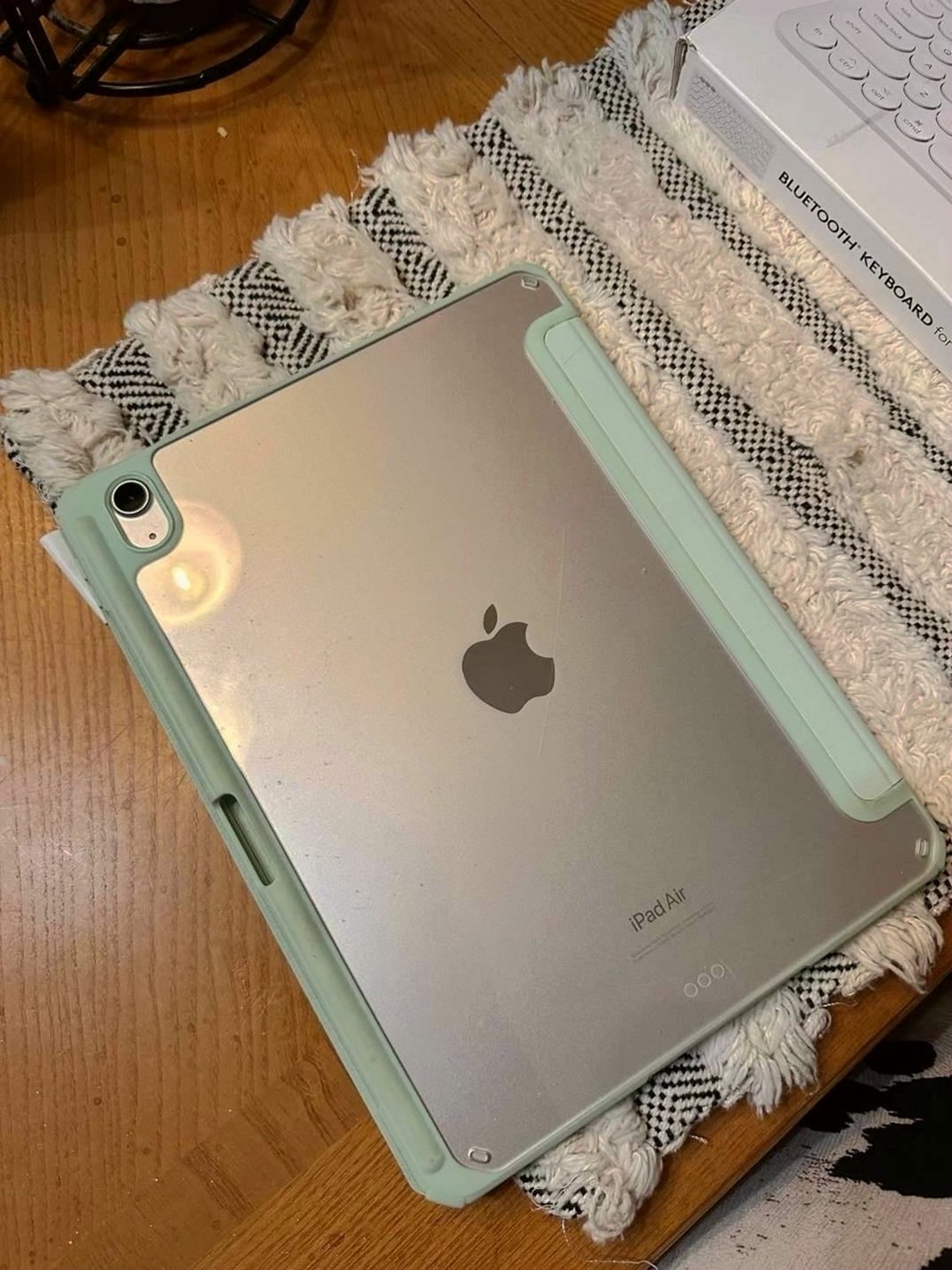 Apple iPad Air 5 with extras 256GB Space Gray Unlocked - Used image 4