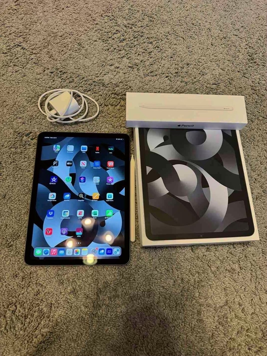 Apple iPad Air 5th Generation 64GB Silver Unlocked - Used