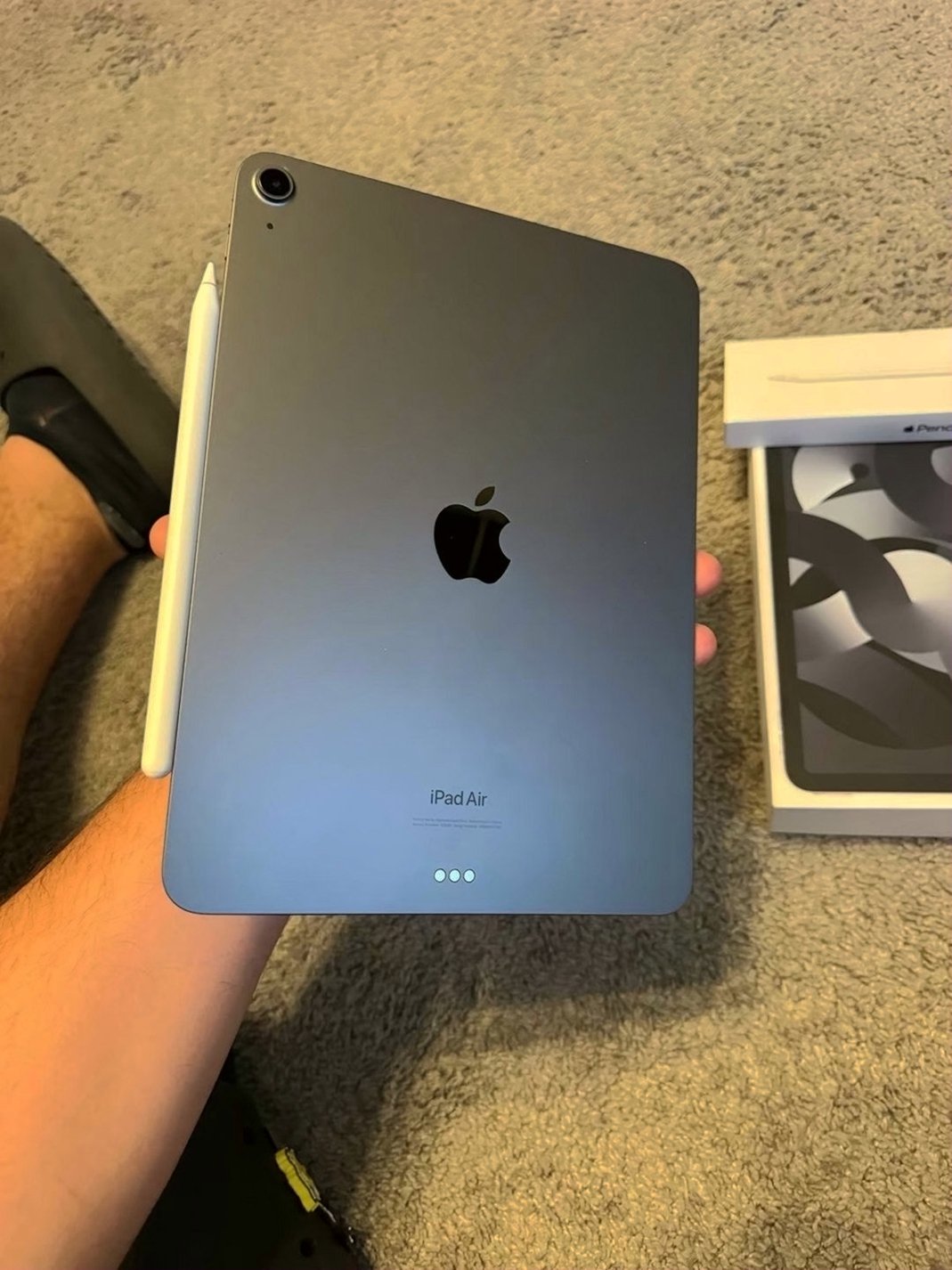 Apple iPad Air 5th Generation 64GB Silver Unlocked - Used image 2
