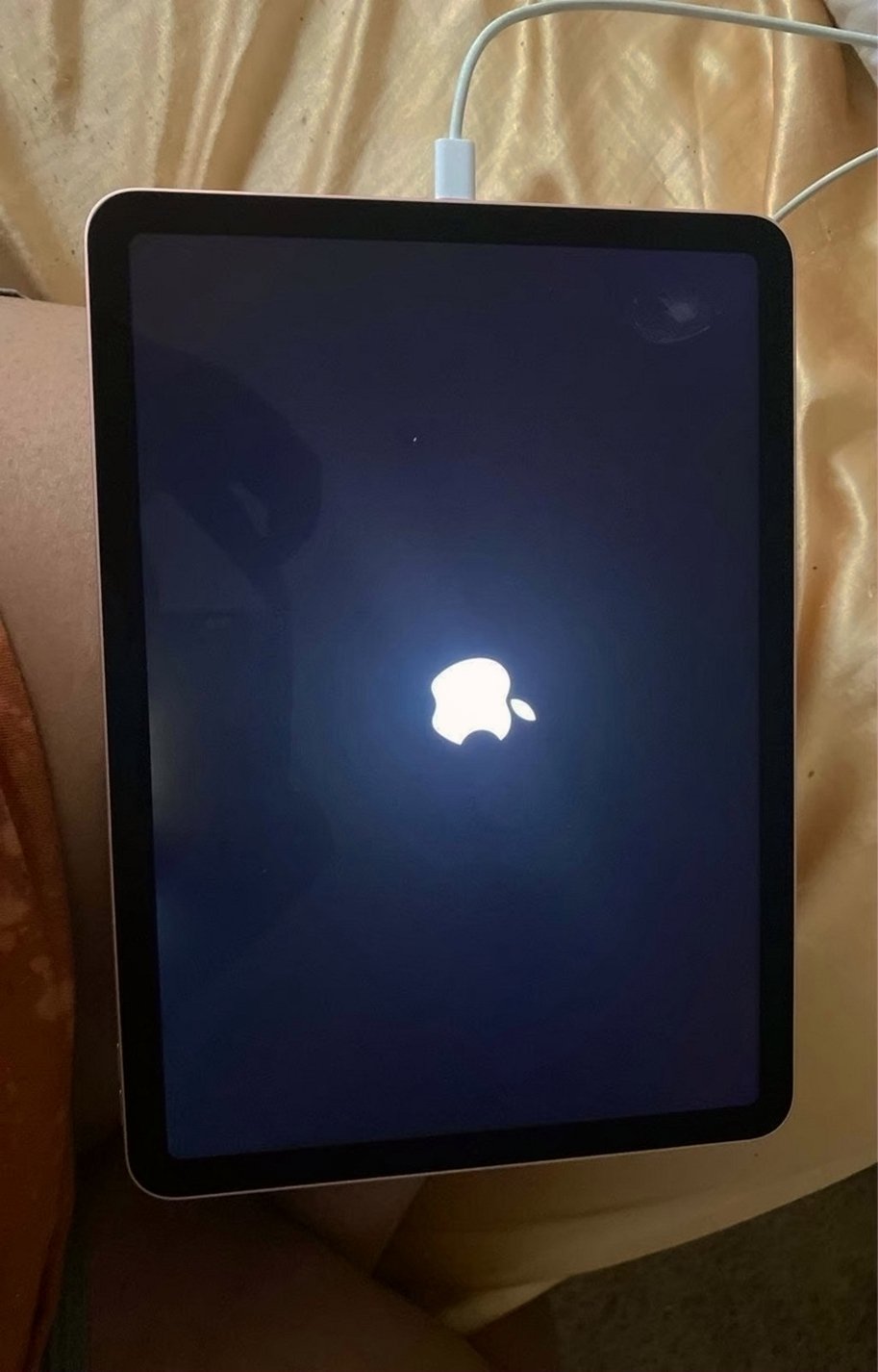 Apple iPad Air 2 32GB Rose Gold Unlocked - Used