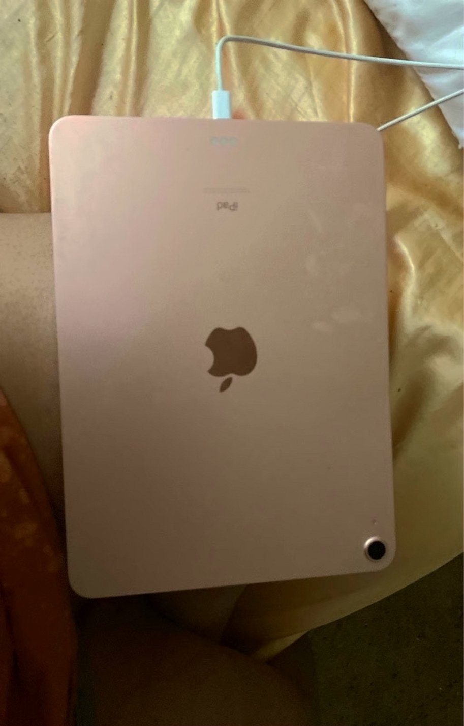 Apple iPad Air 2 32GB Rose Gold Unlocked - Used image 2