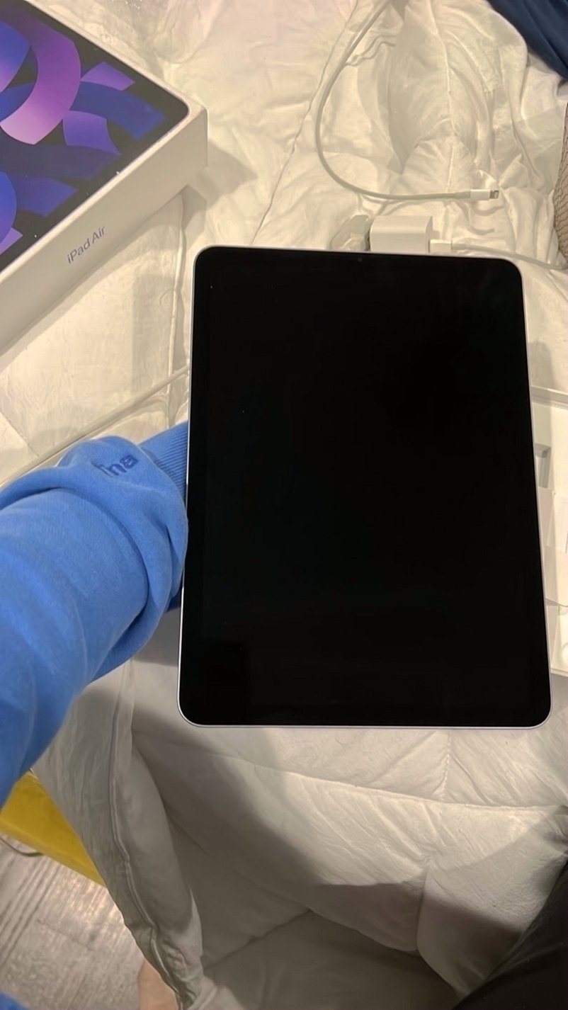 Apple iPad Air 4th Generation 256GB Purple Unlocked - Used image 3