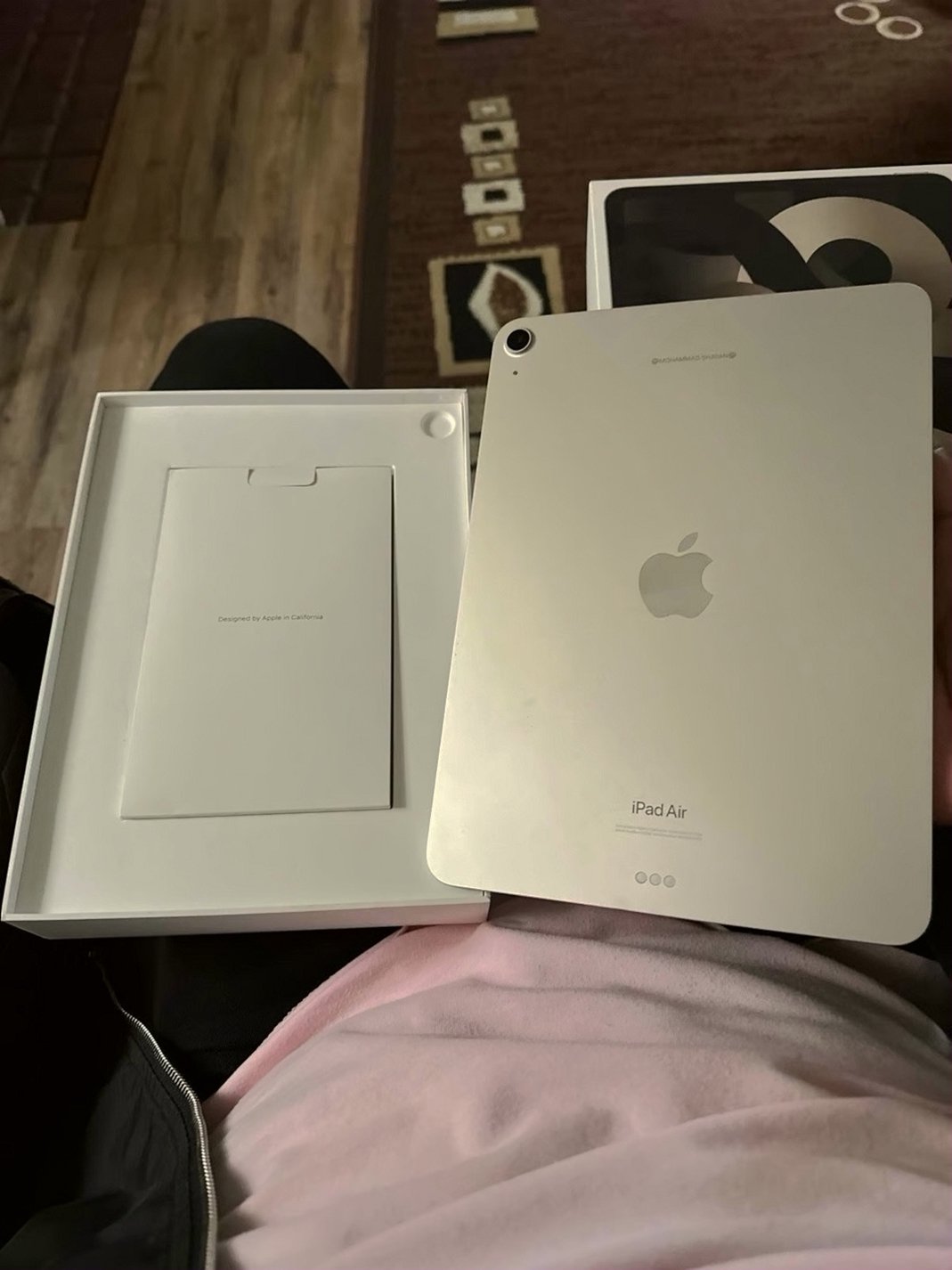 Apple iPad Air 5th Generation 256GB Starlight Unlocked - Used image 2