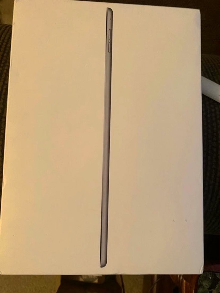 Apple iPad Air 2 16GB Space Gray Unlocked - Used image 2