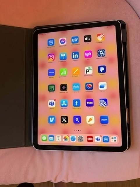 Apple iPad Air 5th Generation 256GB Pink Unlocked - Used image 3