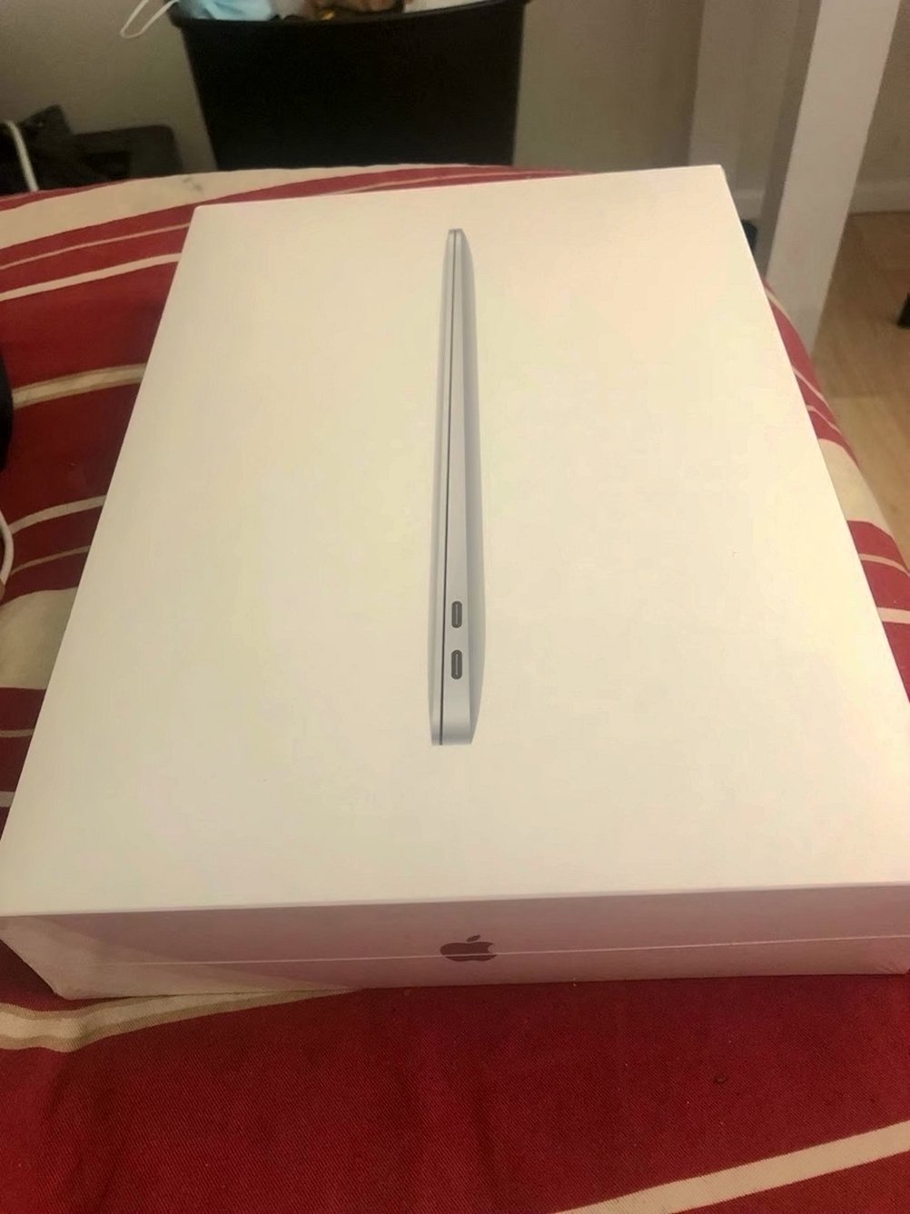 Apple iPad Air 7L82 512GB Silver Unlocked - Used