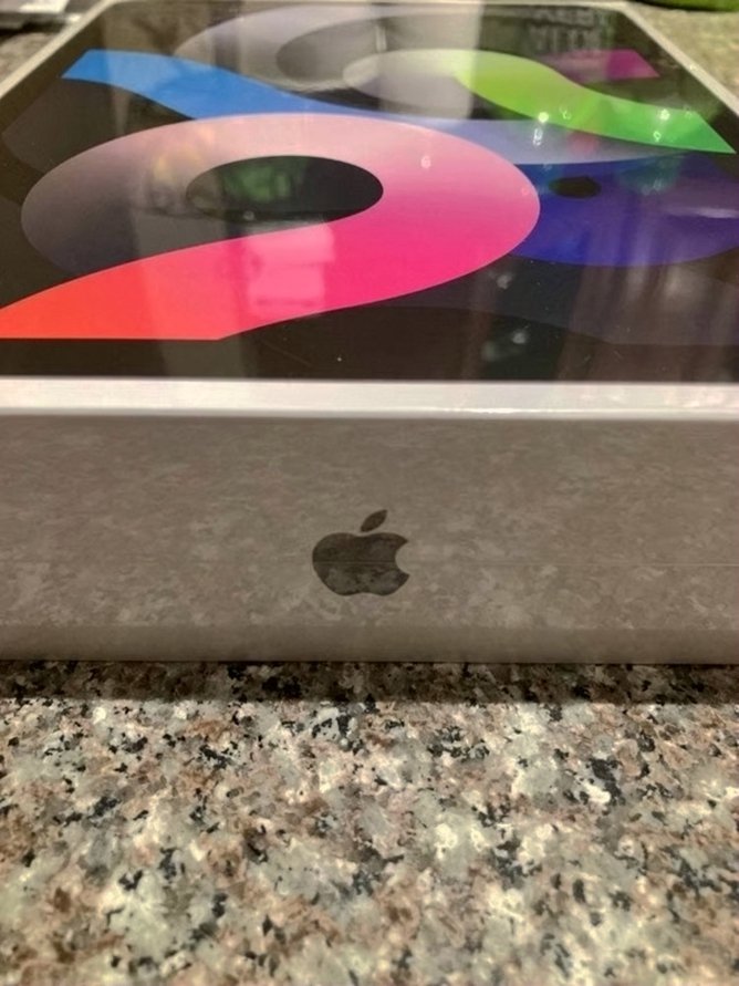 Apple iPad Air 64GB Space Gray Unlocked - Used image 4