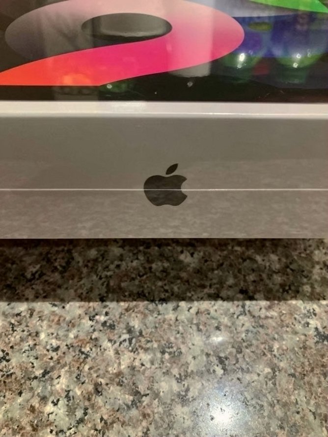 Apple iPad Air 64GB Space Gray Unlocked - Used image 5
