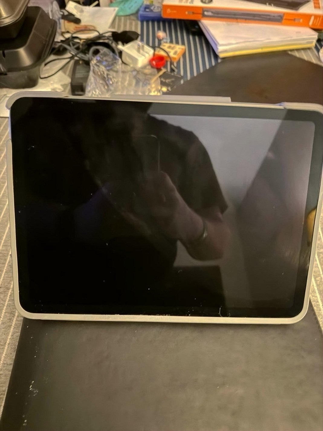 Apple iPad Air 4th Generation 64GB Space Gray Unlocked - Used image 5