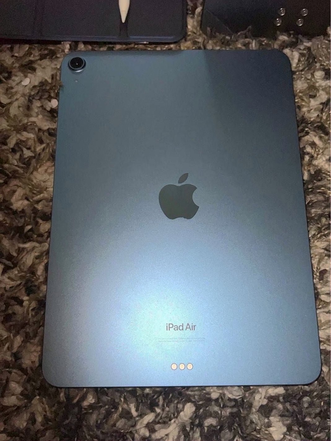Apple iPad Air 5th Generation 64GB Sky Blue Unlocked - Used image 2
