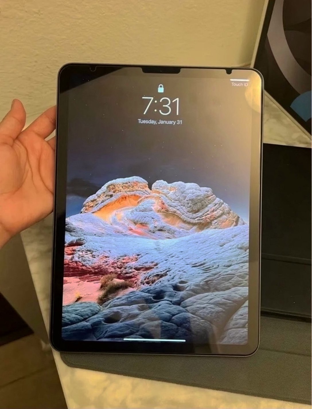 Apple iPad Air 4th Generation 64GB Space Gray Unlocked - Used image 5