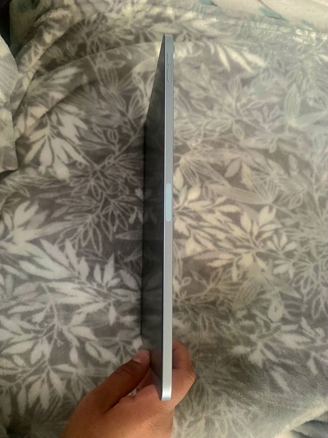 Apple iPad Air Generation 4 Unlocked - Used image 2