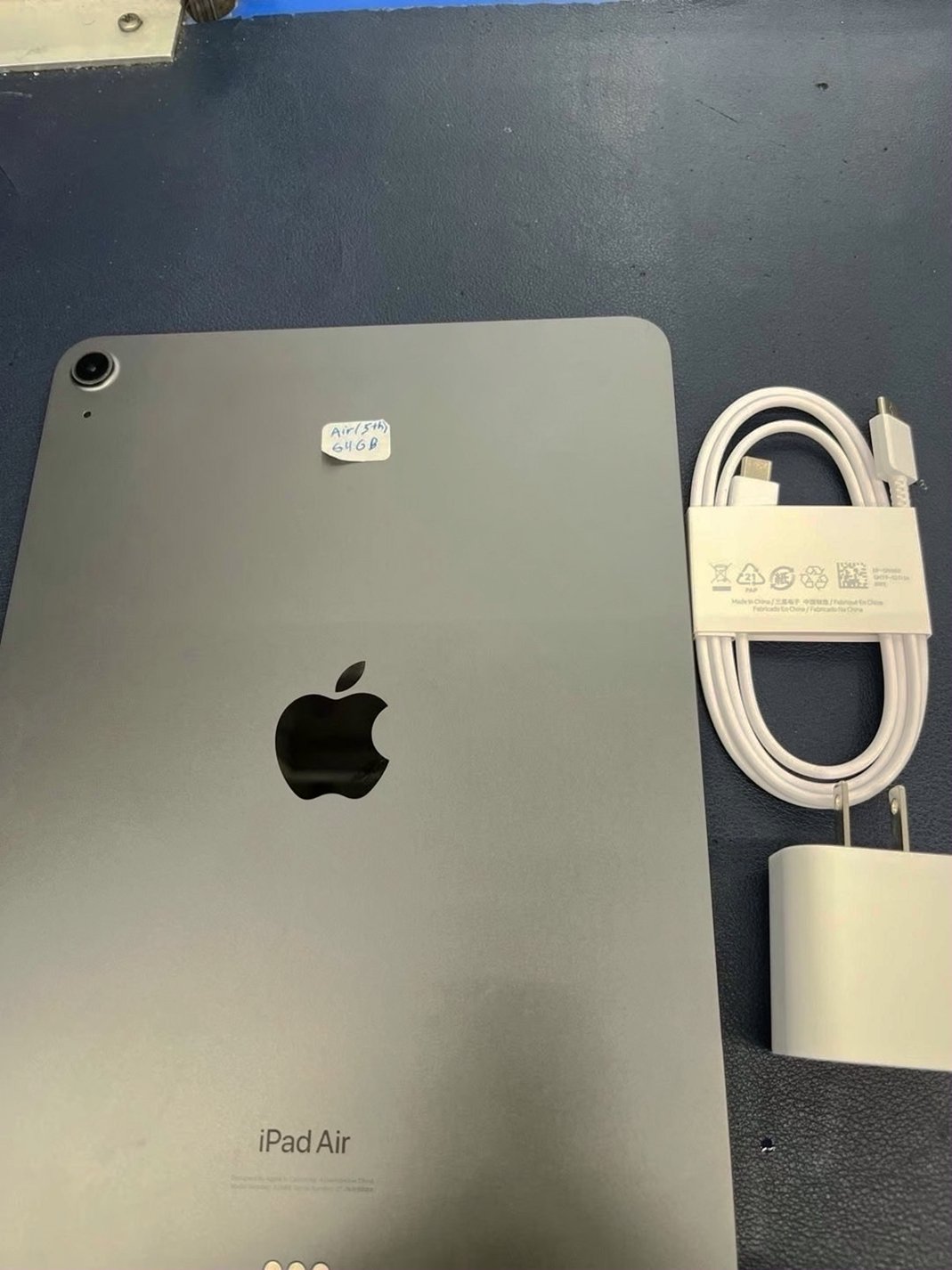 Apple iPad Air 5th Generation 64GB Space Gray Unlocked - Used image 2