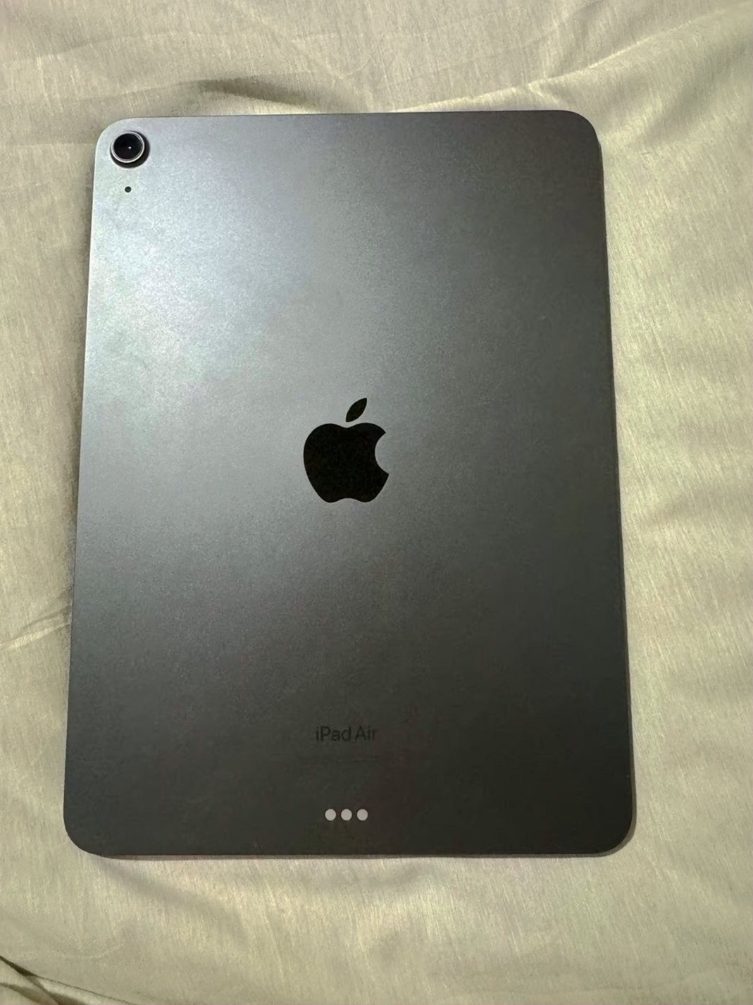 Apple iPad Air 5th Gen 64GB Space Gray Unlocked - Used image 3