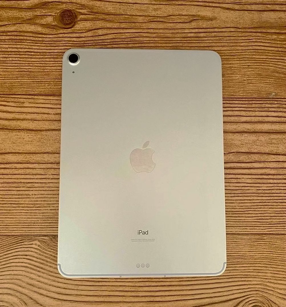 Apple iPad Air 4th Generation 64GB Silver Unlocked - Used image 2