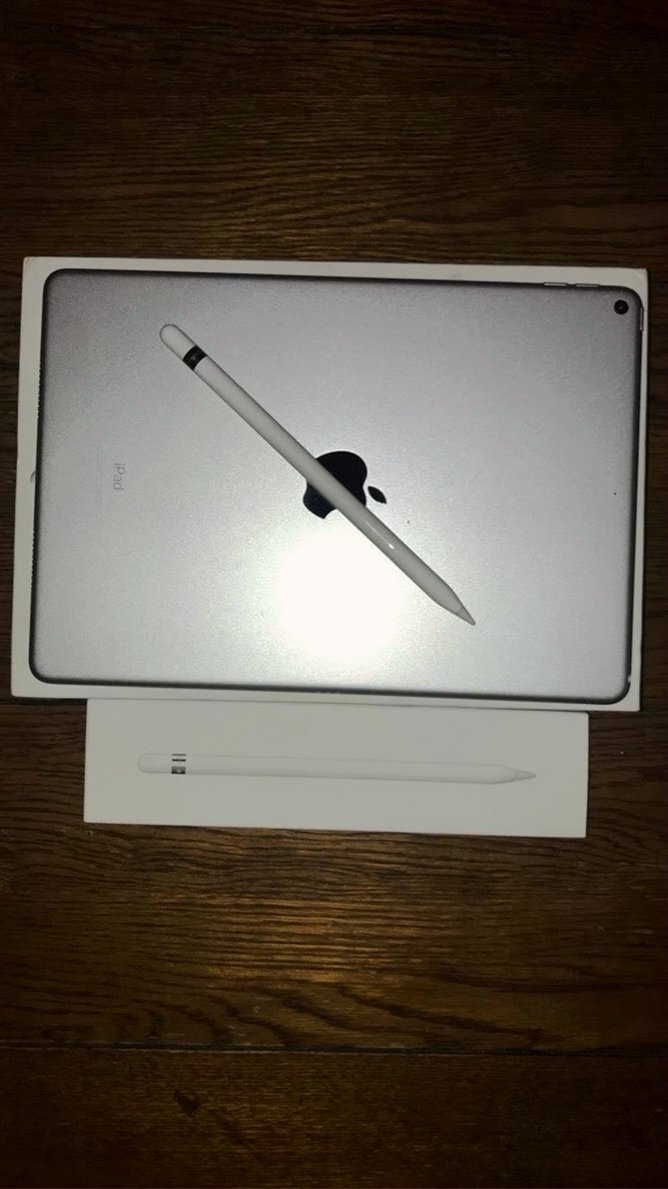 Apple iPad Air 3rd Generation 64GB Space Gray Unlocked - Used image 3