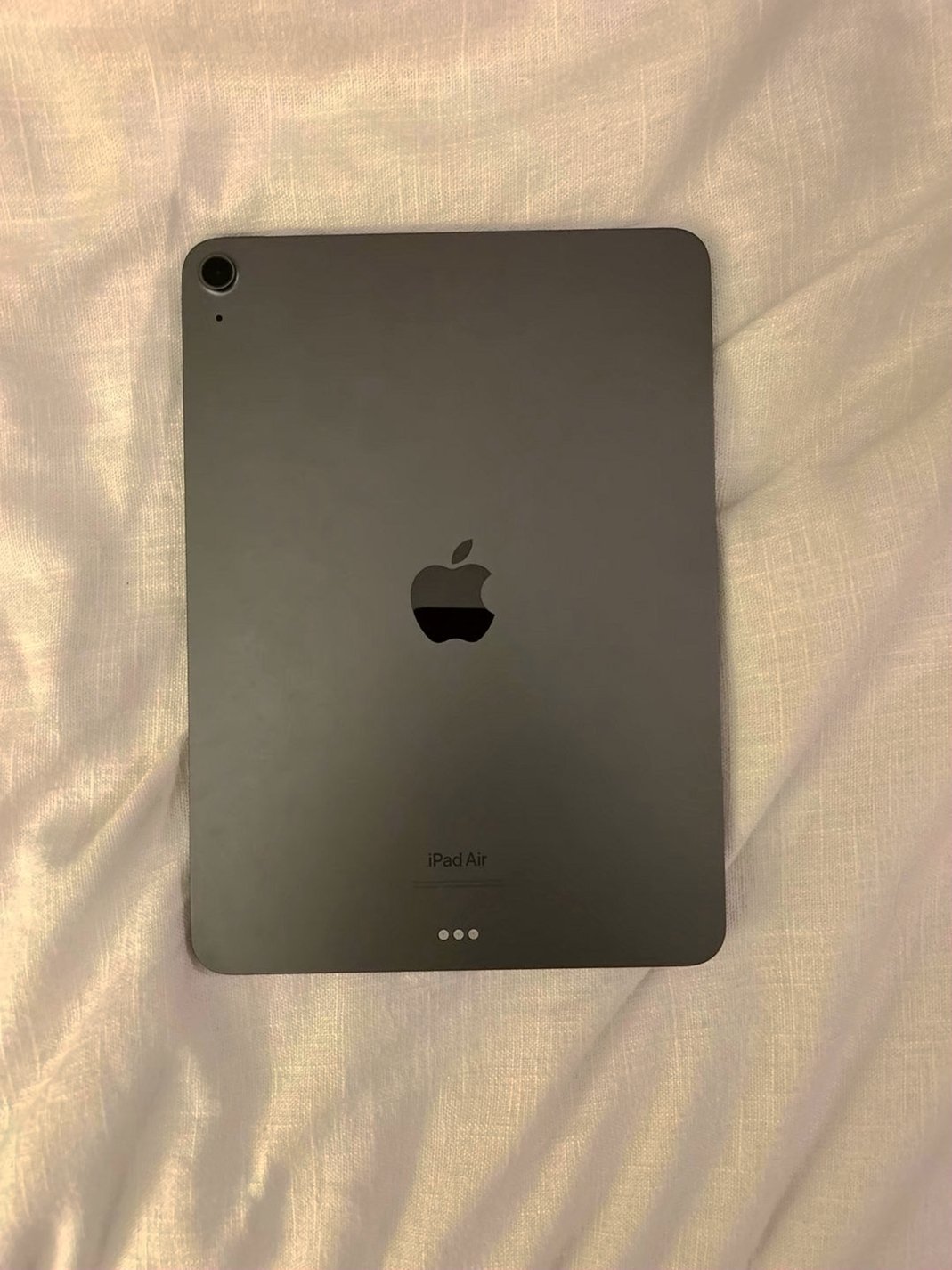 Apple iPad Air 5th Generation 64GB Space Gray Unlocked - Used image 5