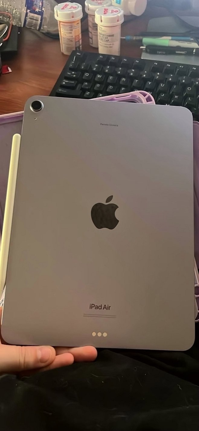 Apple iPad Air 5th Generation 256GB Purple Unlocked - Used image 4