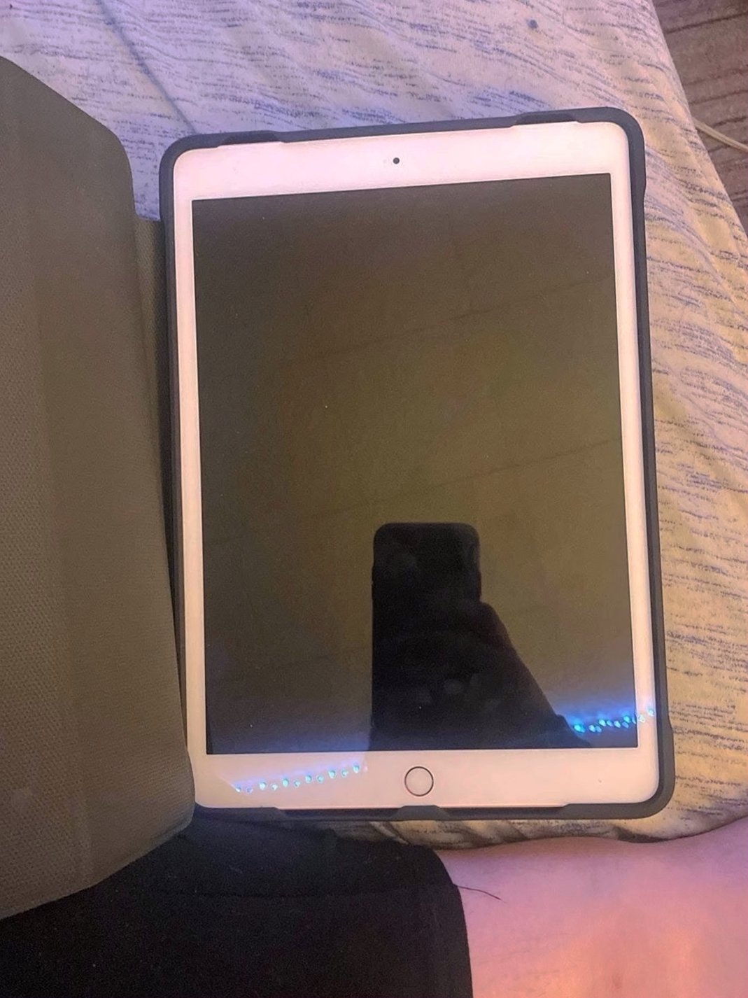 Apple iPad Air 4th Generation 64GB Rose Gold Unlocked - Used image 2