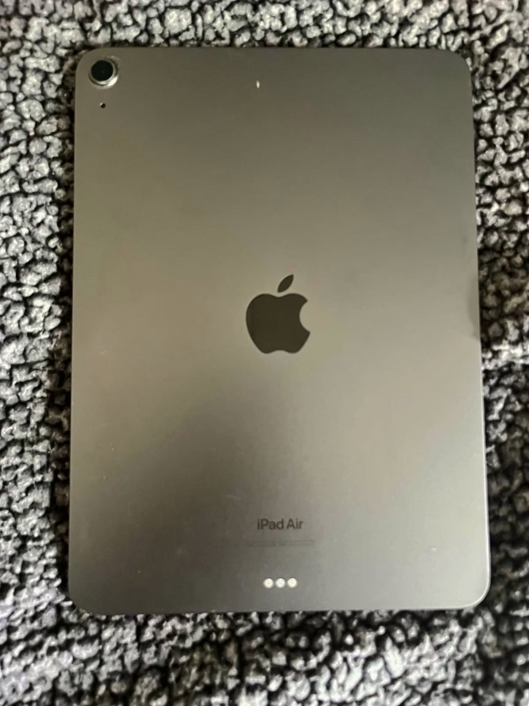 Apple iPad Air 5th Generation 64GB Silver Unlocked - Used image 2