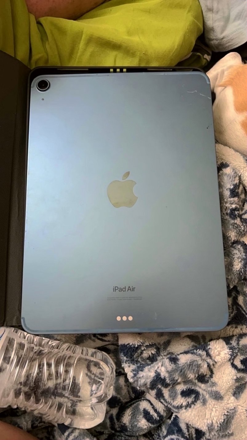 Apple iPad Air 5th Generation 64GB Sky Blue Unlocked - Used image 5