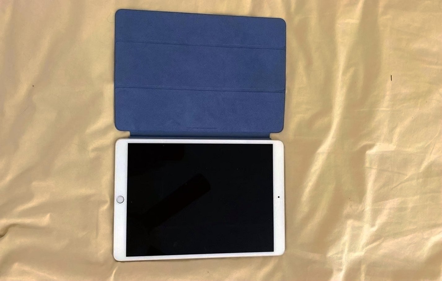 Apple iPad Air 2nd Generation 64GB Silver Unlocked - Used image 2