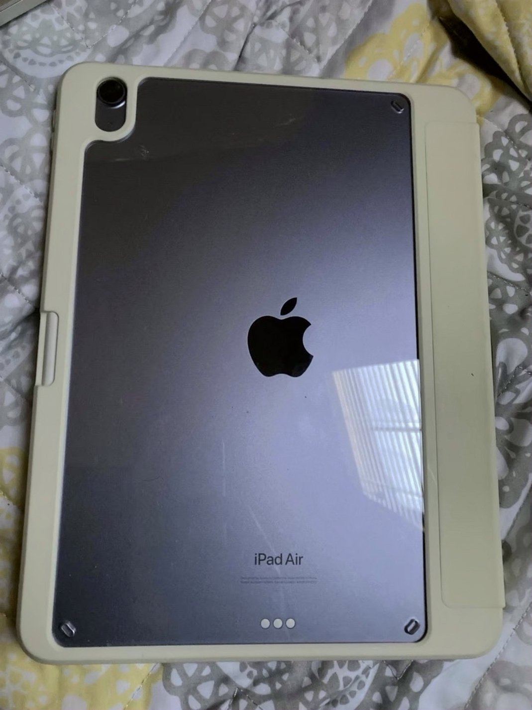 Apple iPad Air 5th Gen 64GB Metal Purple Unlocked - Used image 2