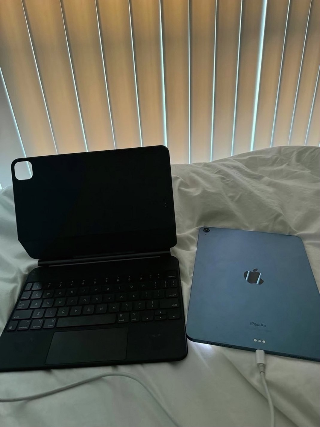Apple iPad Air 5th Generation 256GB Sky Blue Unlocked - Used image 2