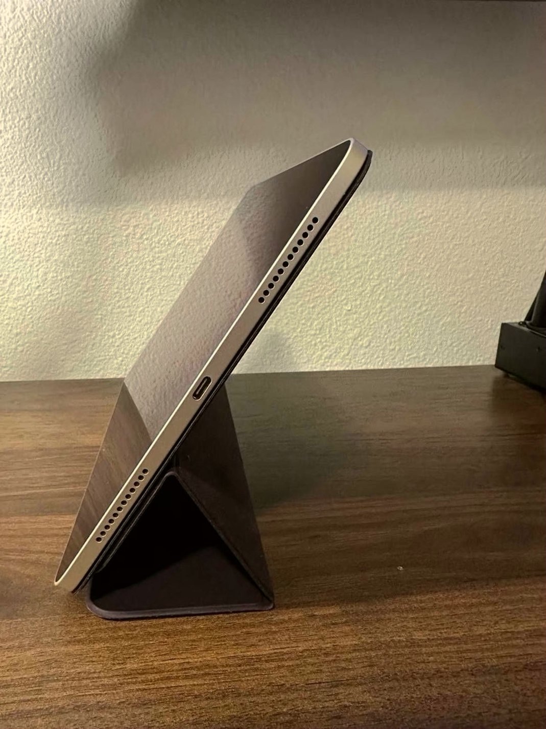 Apple iPad Air 5th Gen 64GB WiFi Dark Cherry Unlocked - Used image 4