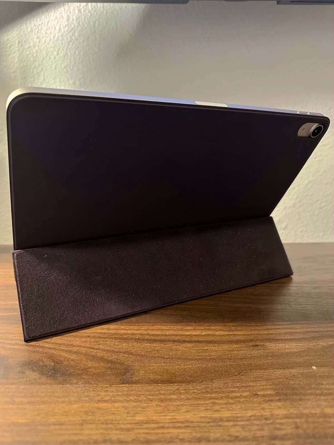 Apple iPad Air 5th Gen 64GB WiFi Dark Cherry Unlocked - Used image 5