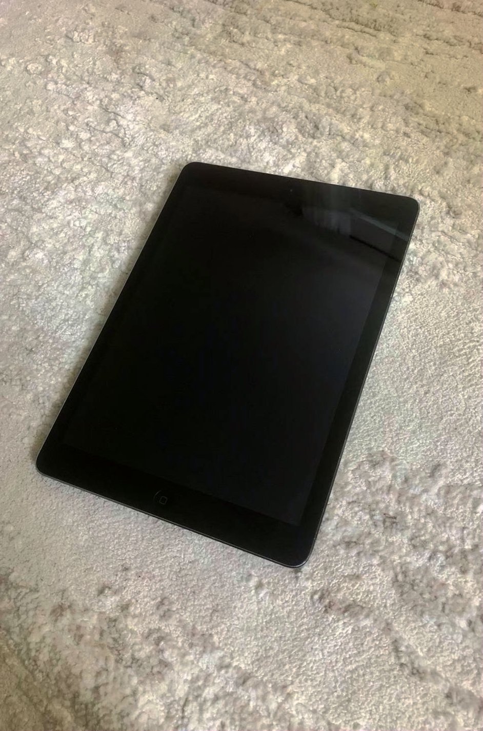 Apple iPad Air 32GB Black Unlocked - Used