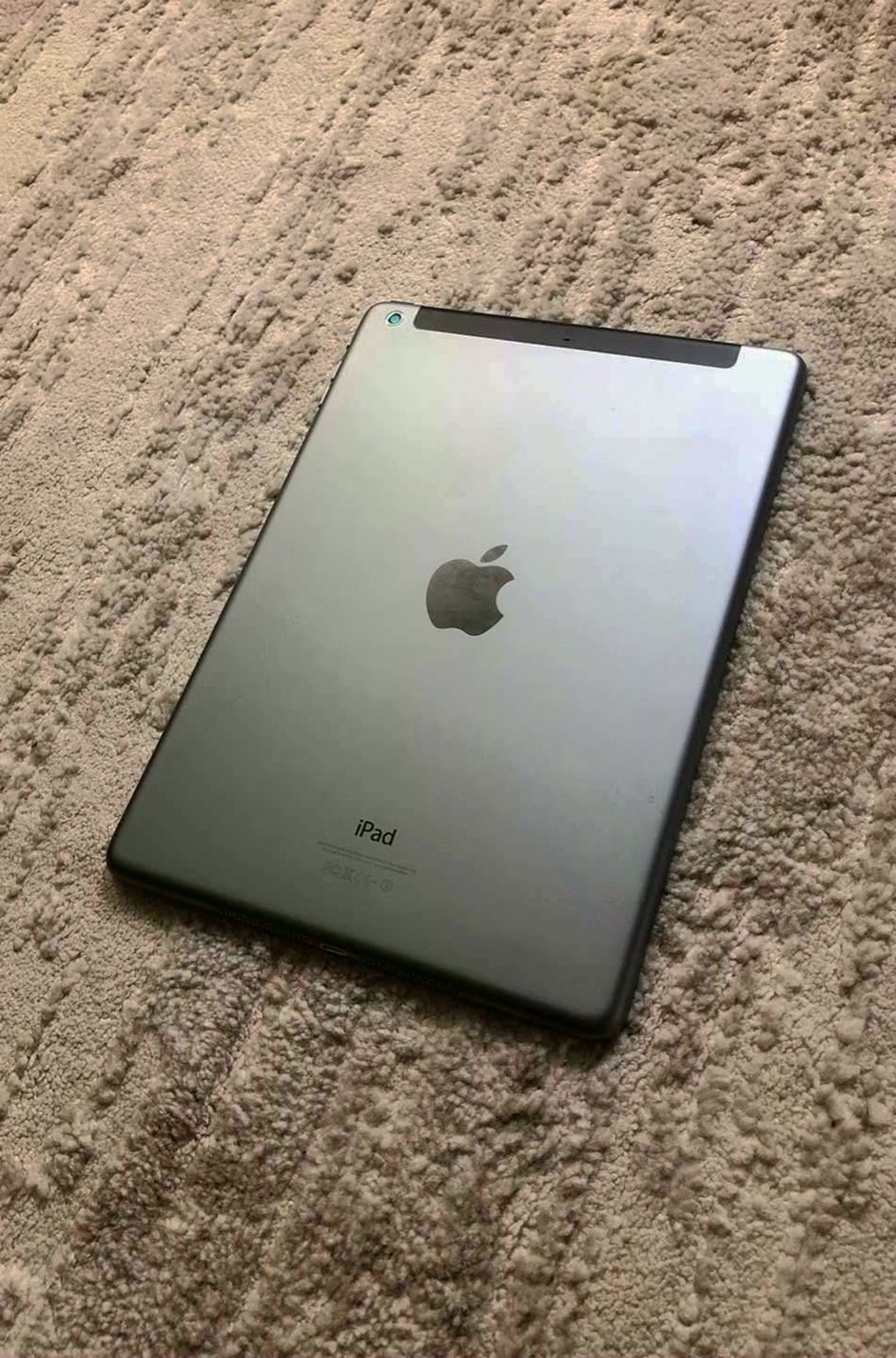 Apple iPad Air 32GB Black Unlocked - Used image 3
