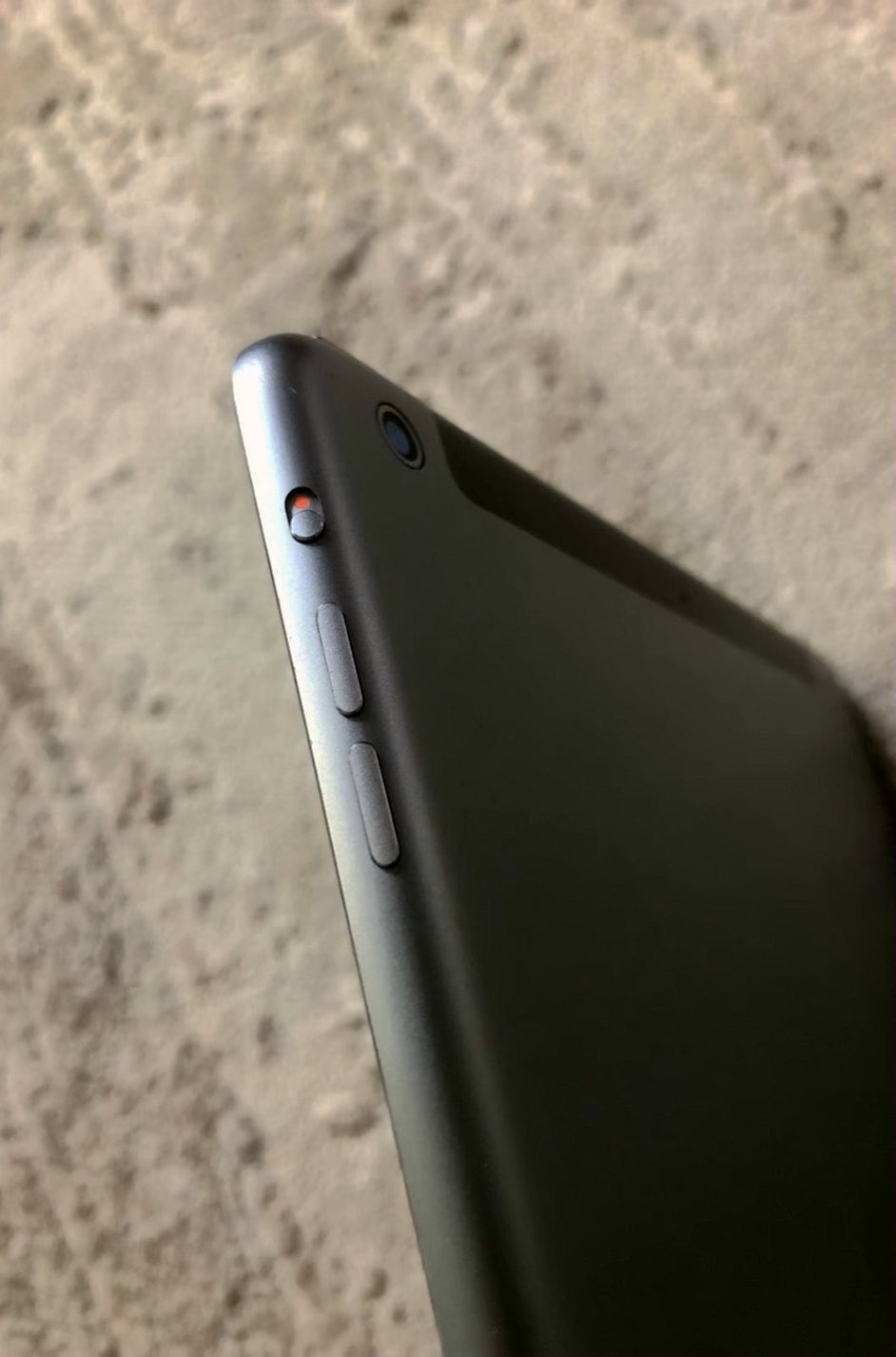 Apple iPad Air 32GB Black Unlocked - Used image 4